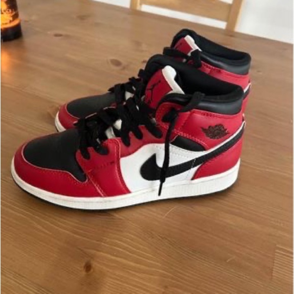 Air Jordan 1 mid Chicago black toe 5,5w